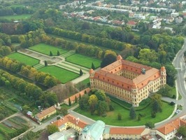 Zámek a zámecký park Holešov
