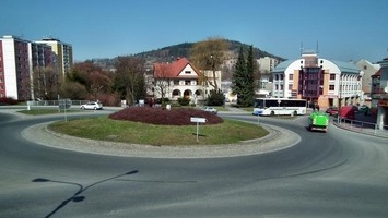 Kruhový objezd  - příjezd do Vsetína ze směru od Zlína.