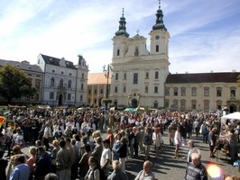 Slavnosti vína a otevřených památek v Uherském Hradišti - Masarykovo nám.