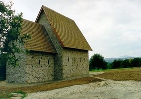 Modrá - rekonstrukce původní stavby velkomoravského kostela