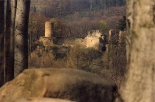 Cimburk z protějšího hřebenu