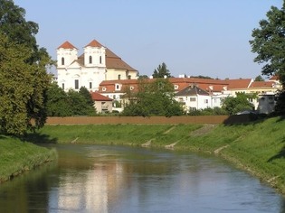 Kostel sv. Andělů strážných a klášter servitů