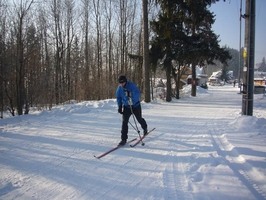 V zimním období běžecké stopy strojově upravované