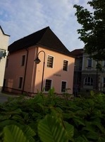 K objektům muzea patří Červený dům zvaný Katovna