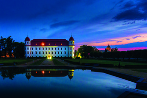 Pohled na zámek v noci, autor: Flypix