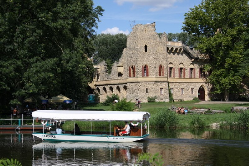 Slovácko: Dovolená u vody v srdci Lednicko-valtického areálu
