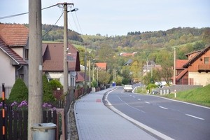 Prlov, průjezd obcí