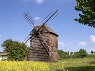 Větrný mlýn u Velkých Těšan