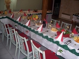 sál s parketem - svatební tabule