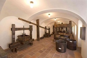 Valtice – expozice vinařských lisů v Národním zemědělském muzeu Valtice